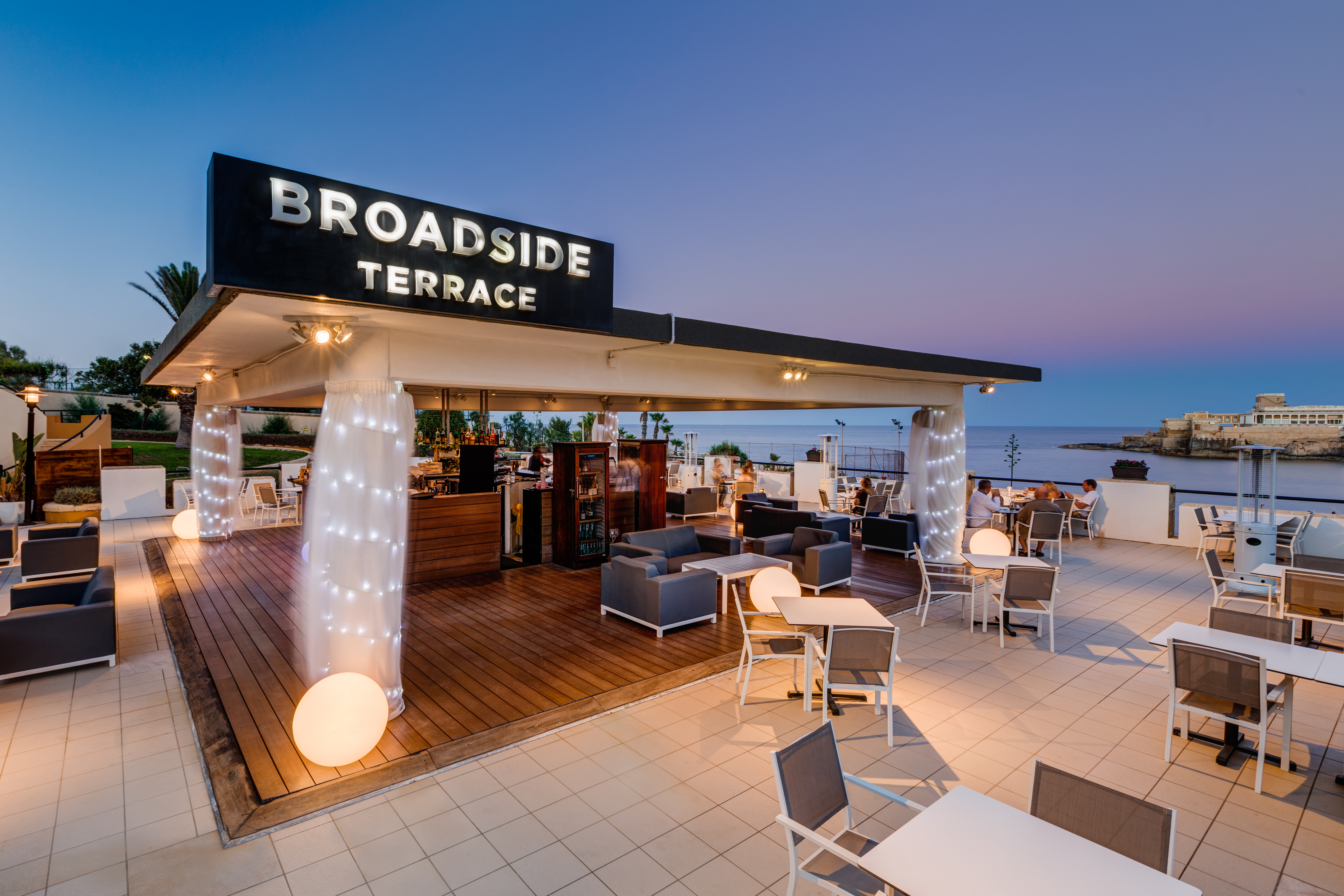 Corinthia-SG-Broadside-terrace-restaurant